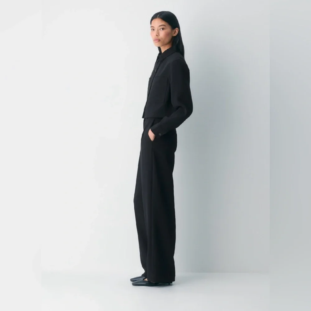 Aritizia Wilfred Little Cropped Jacket in Black Crepe - Picture 7 of 9